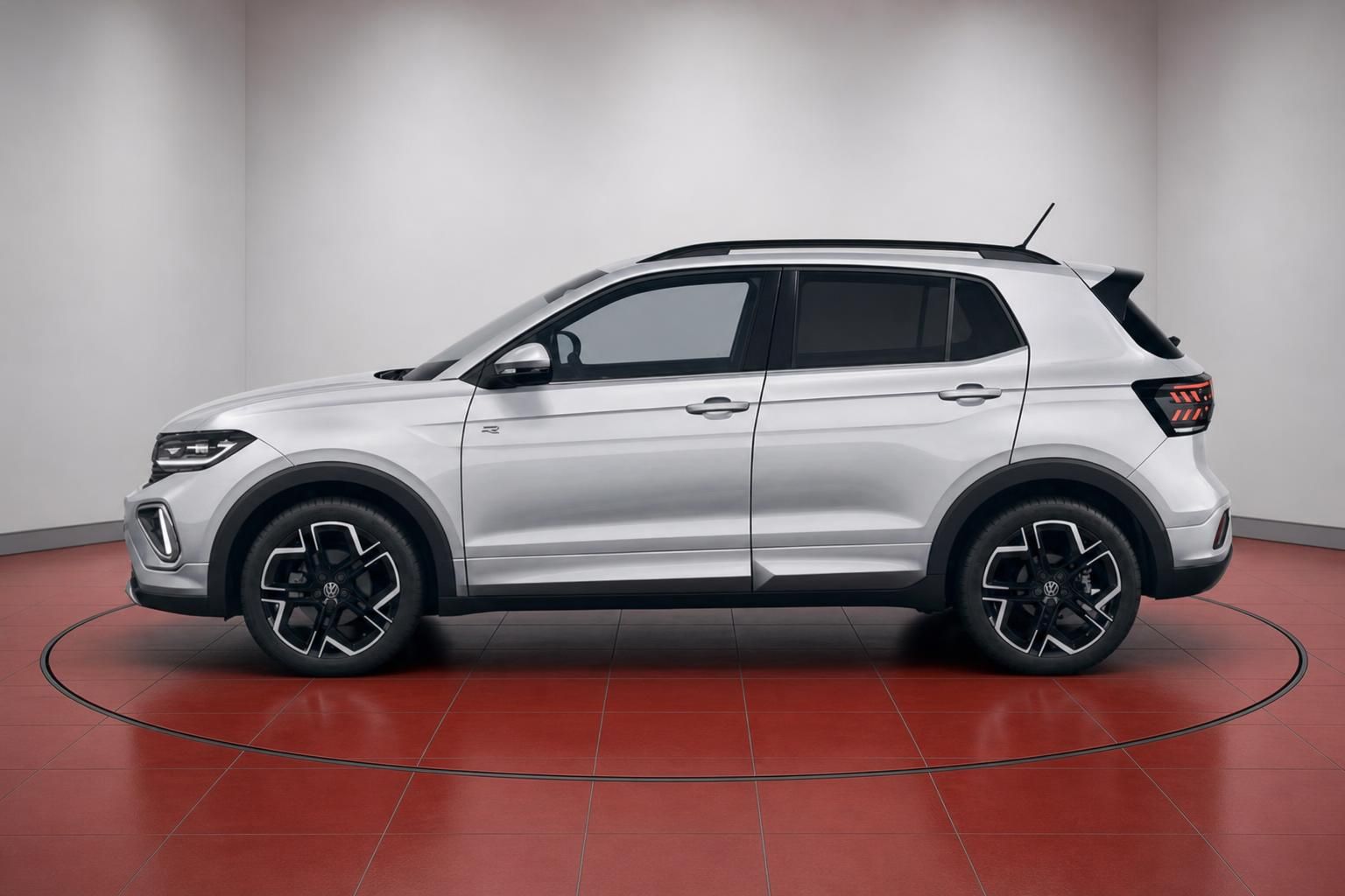 VW T-Cross in Silber, Seitenansicht auf Drehteller im Studio