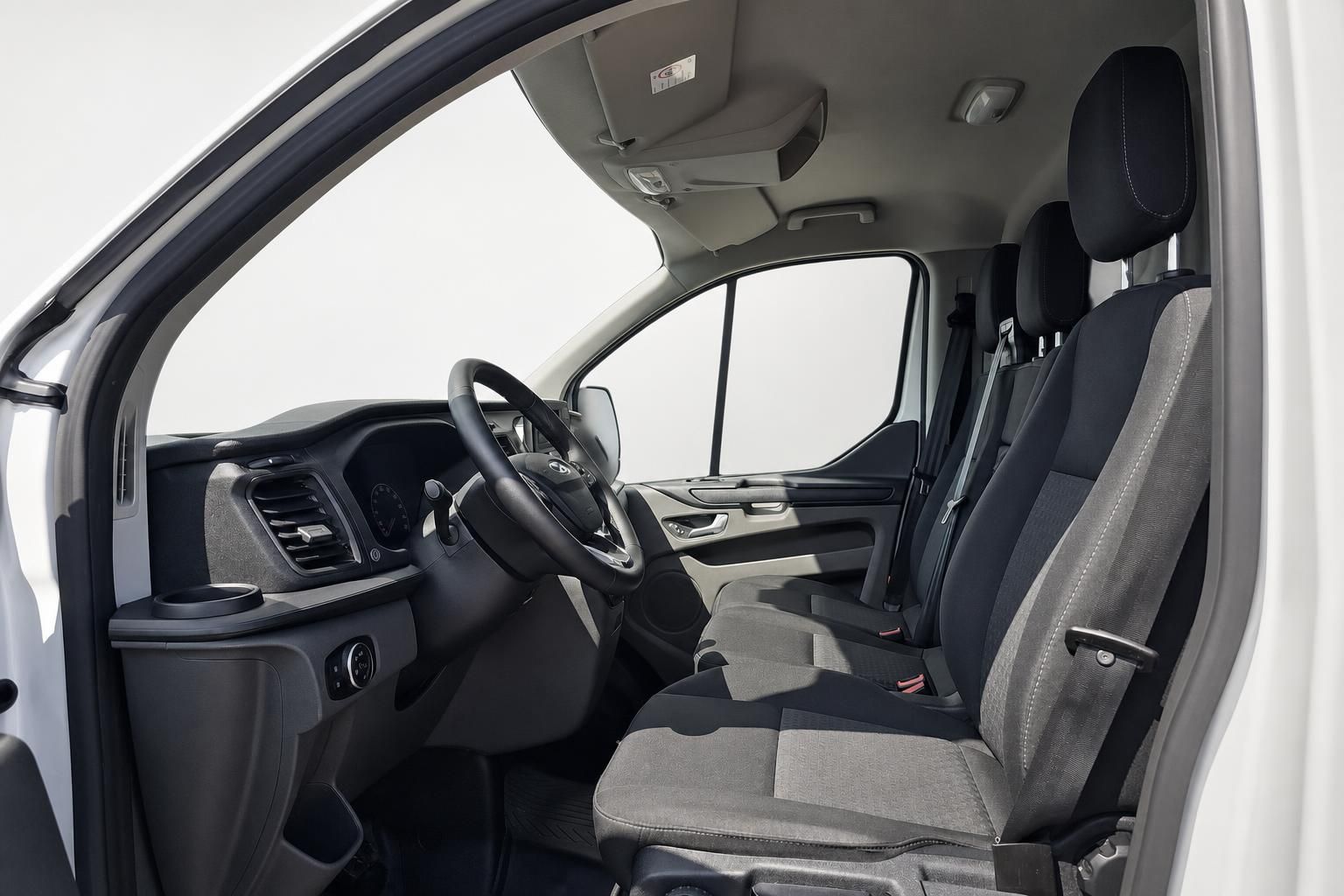 Ford Transit Custom Innenraum Fahrersitz und Cockpit Ansicht