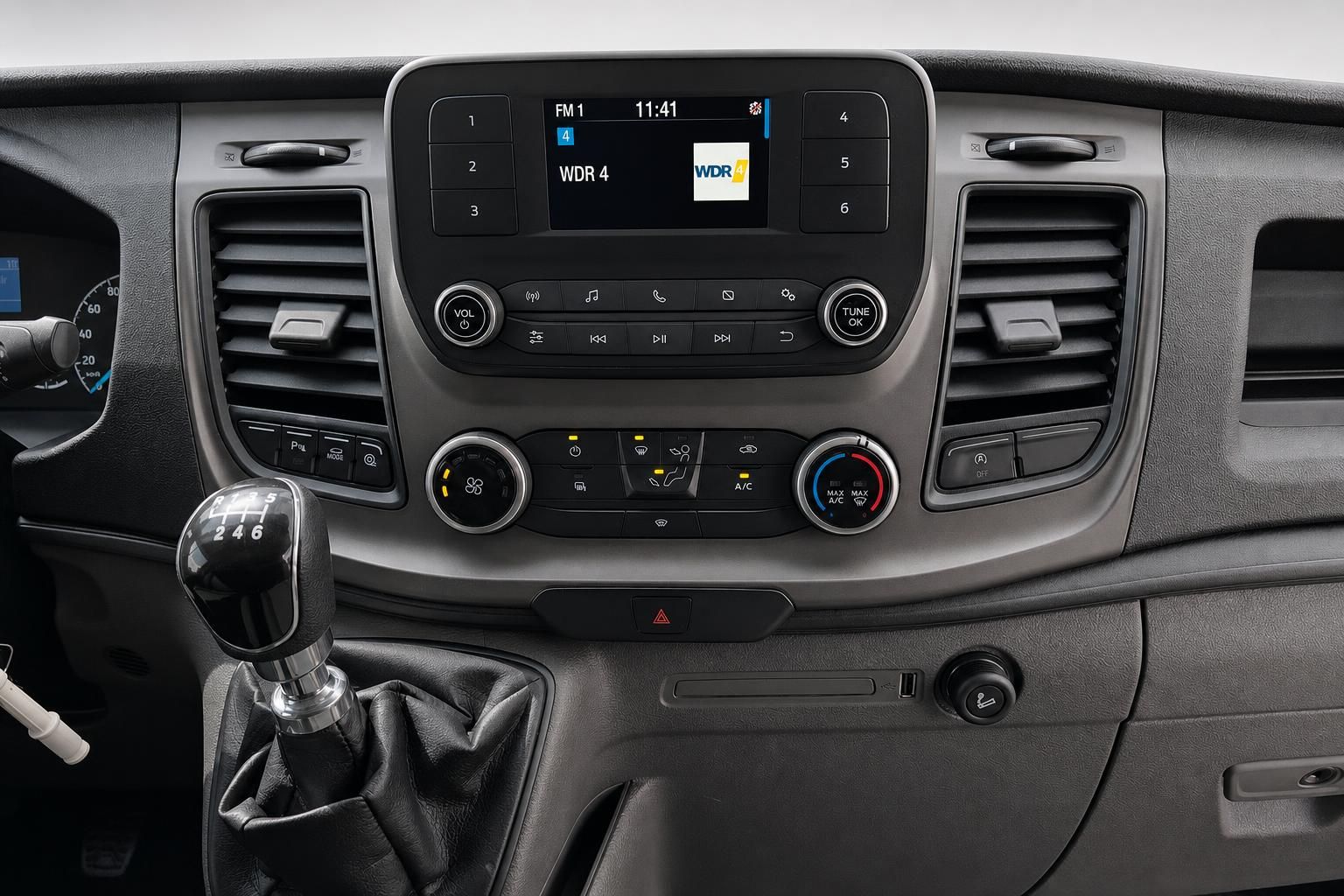 Ford Transit Mittelkonsole mit Radio, Klimabedienung und Schaltknauf