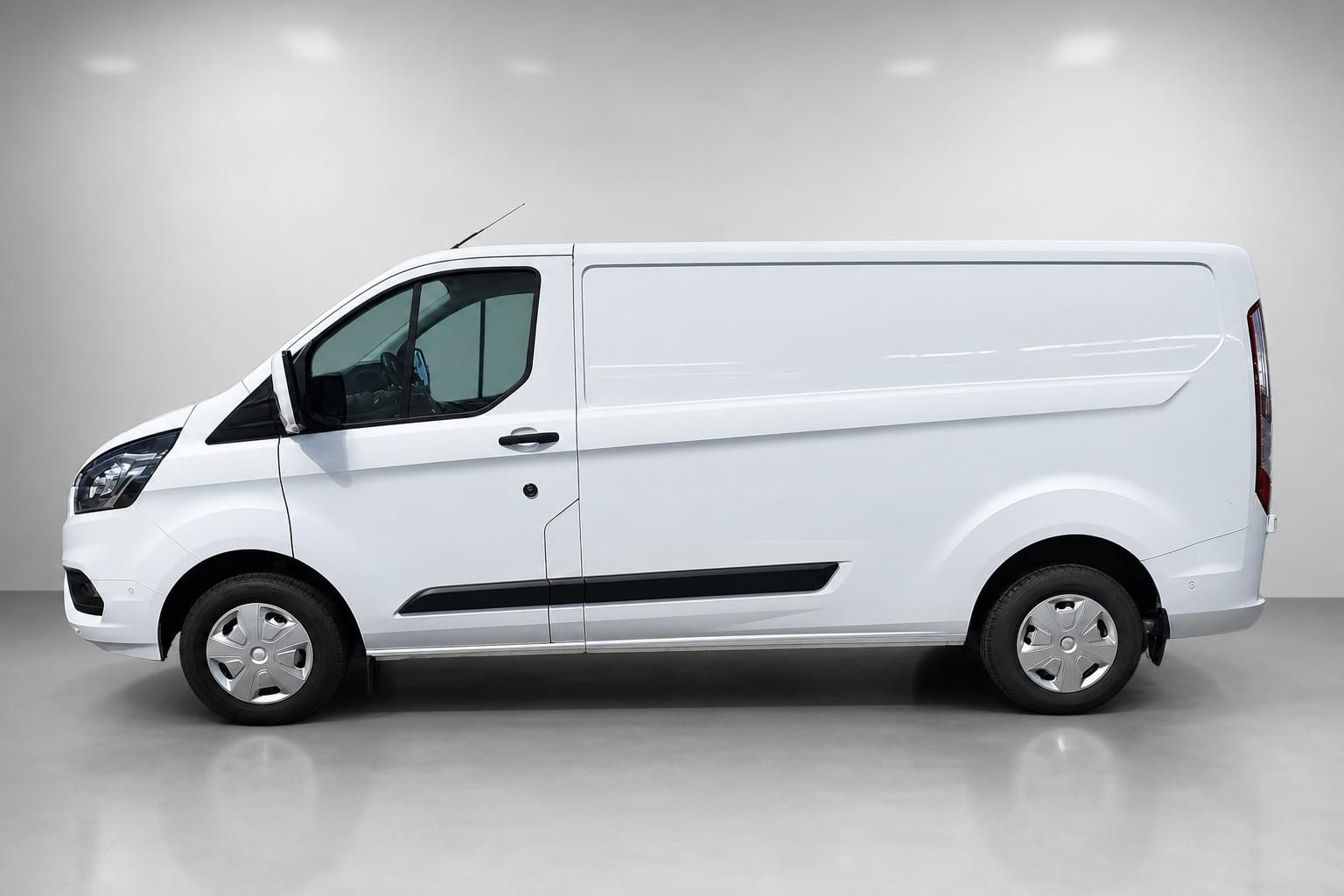 Ford Transit Custom weiß Kastenwagen Seitenansicht Studio