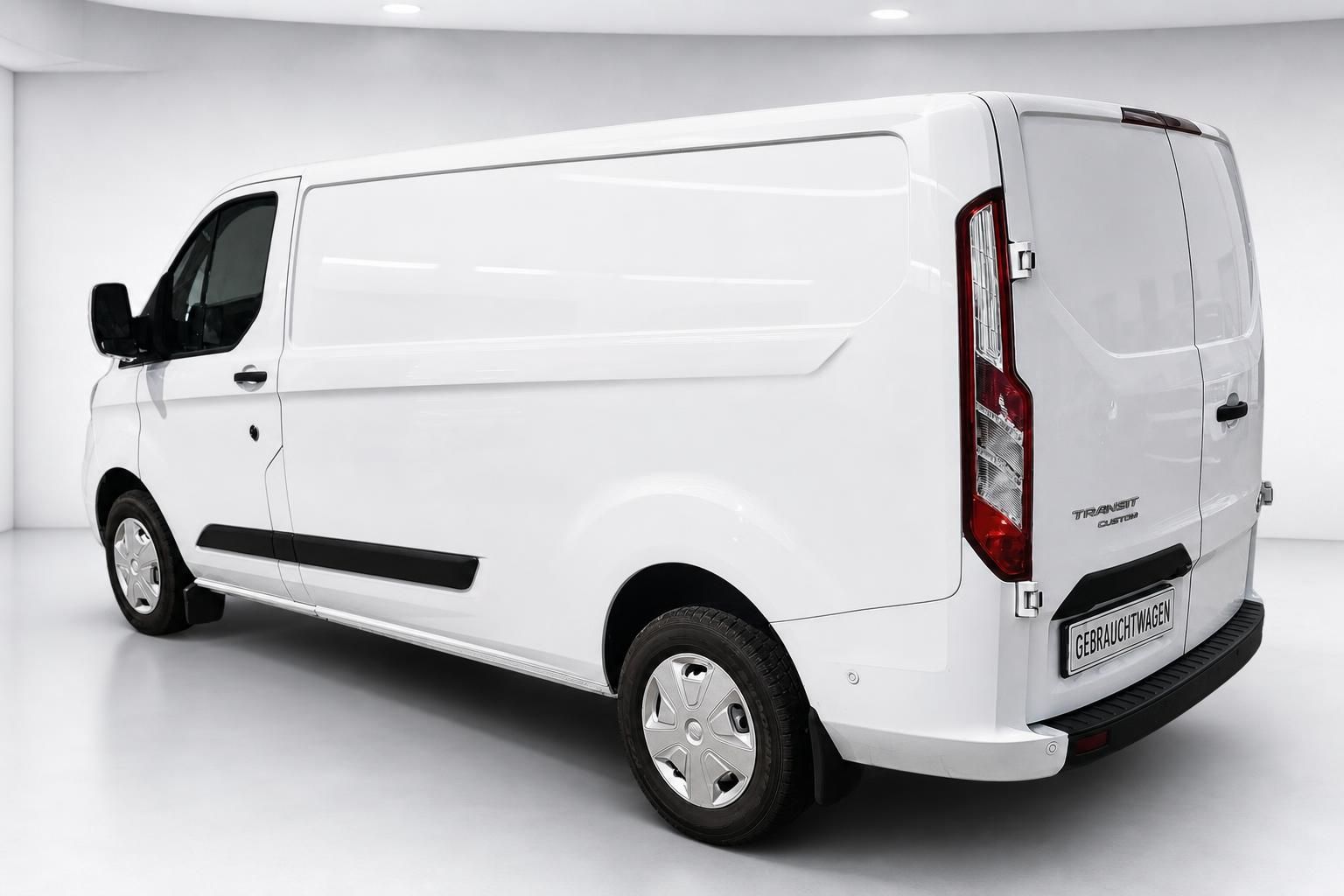 Ford Transit Custom weiß Kastenwagen Heckansicht schräg
