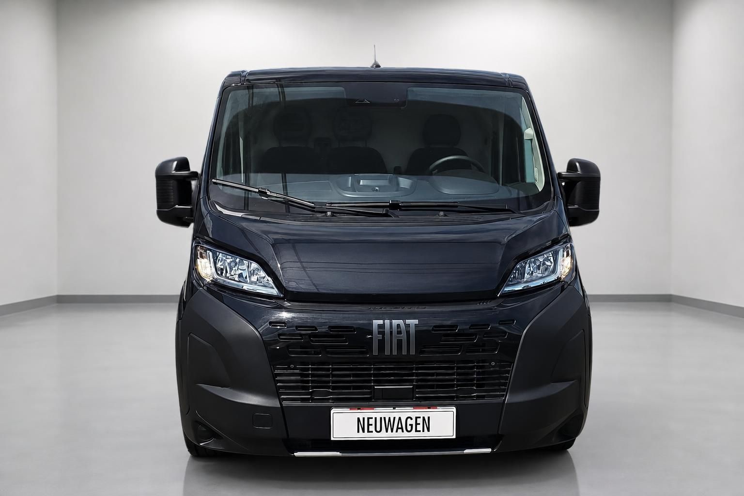 Fiat Ducato Frontansicht schwarz mit Kennzeichen Neuwagen