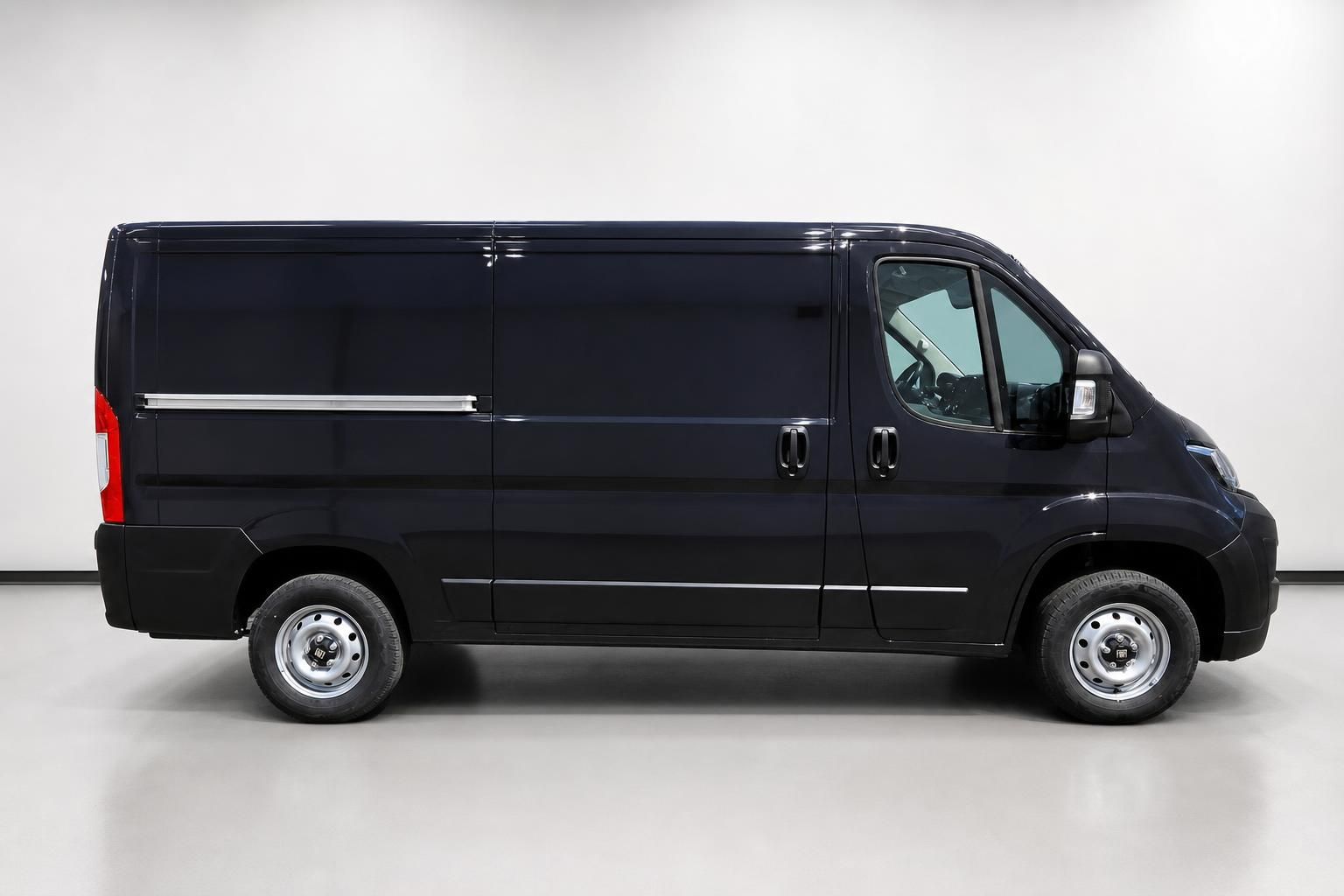 Fiat Ducato dunkelblau Transporter Seitenansicht Profil