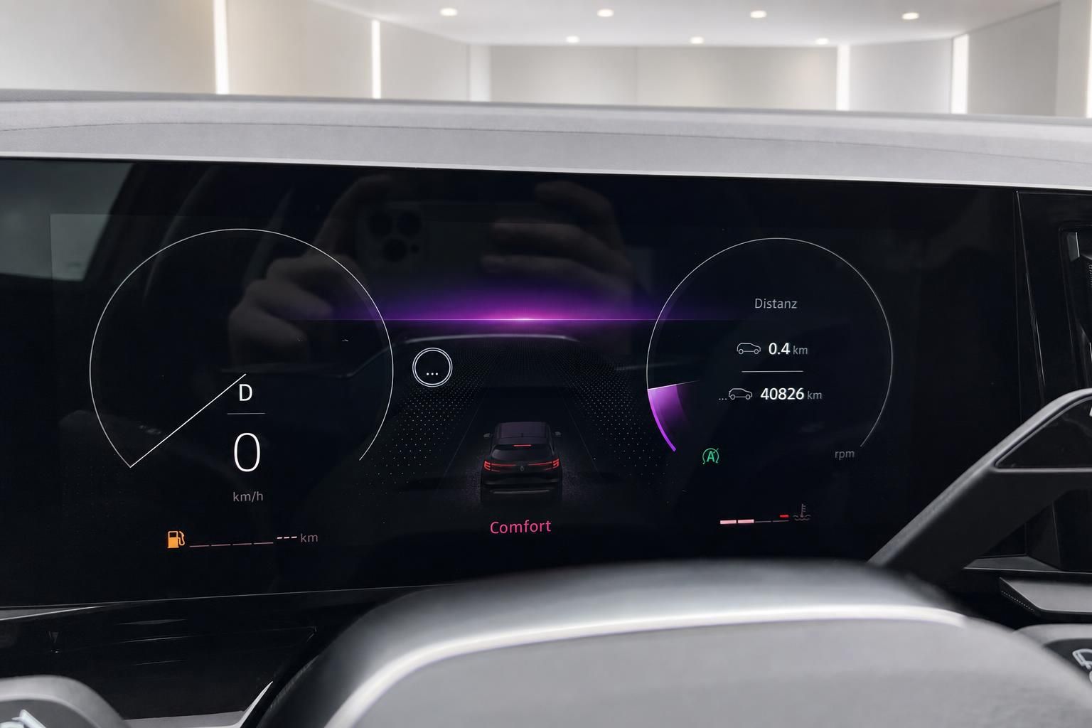 Digitales Armaturenbrett mit Tachometer, Distanzanzeige und Comfort-Modus Display