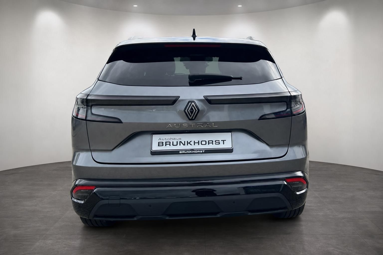 Renault Austral SUV Heckansicht in grau metallic mit LED-Rückleuchten und Autohaus Brunkhorst Kennzeichen