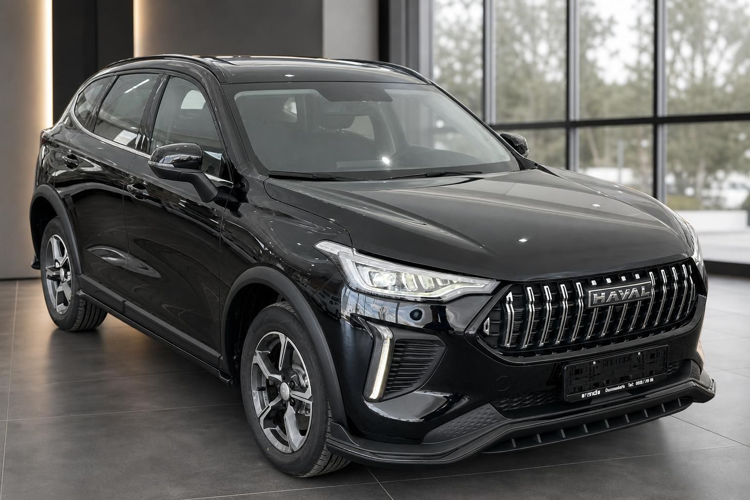 Haval SUV schwarz Frontansicht schräg rechts im Autohaus Donauwörth