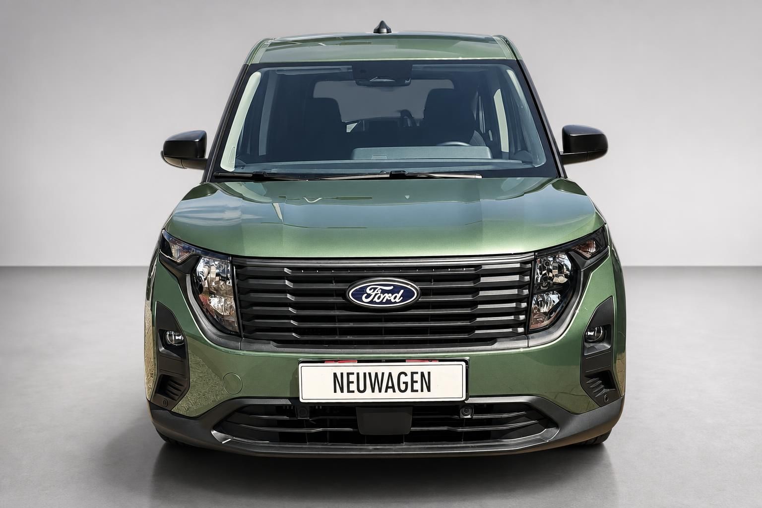 Ford Tourneo Gruen, Frontalansicht im Fotostudio