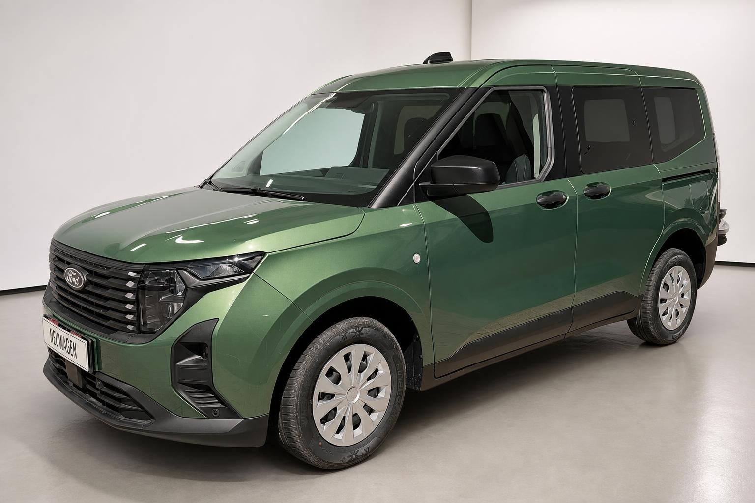 Ford Tourneo Connect in Gruen metallic, Frontansicht Neuwagen