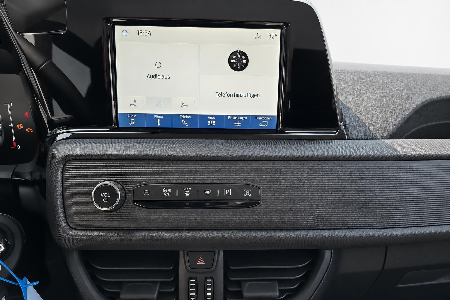 Ford Tourneo Connect Infotainment Bildschirm und Bedienelemente Detail