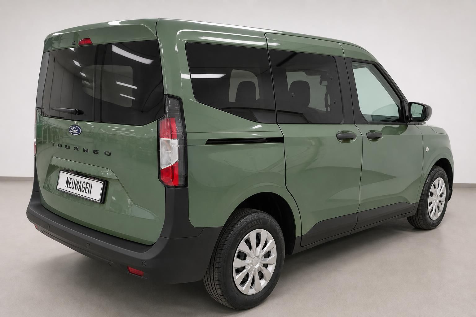 Ford Tourneo Gruen, Seiten-Heckansicht Studioaufnahme