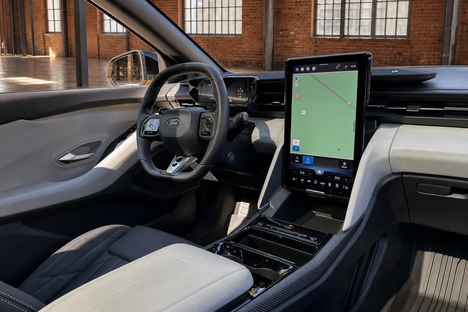 Ford Fahrerplatz mit Lenkrad, Touchscreen und moderner Mittelkonsole im Detail
