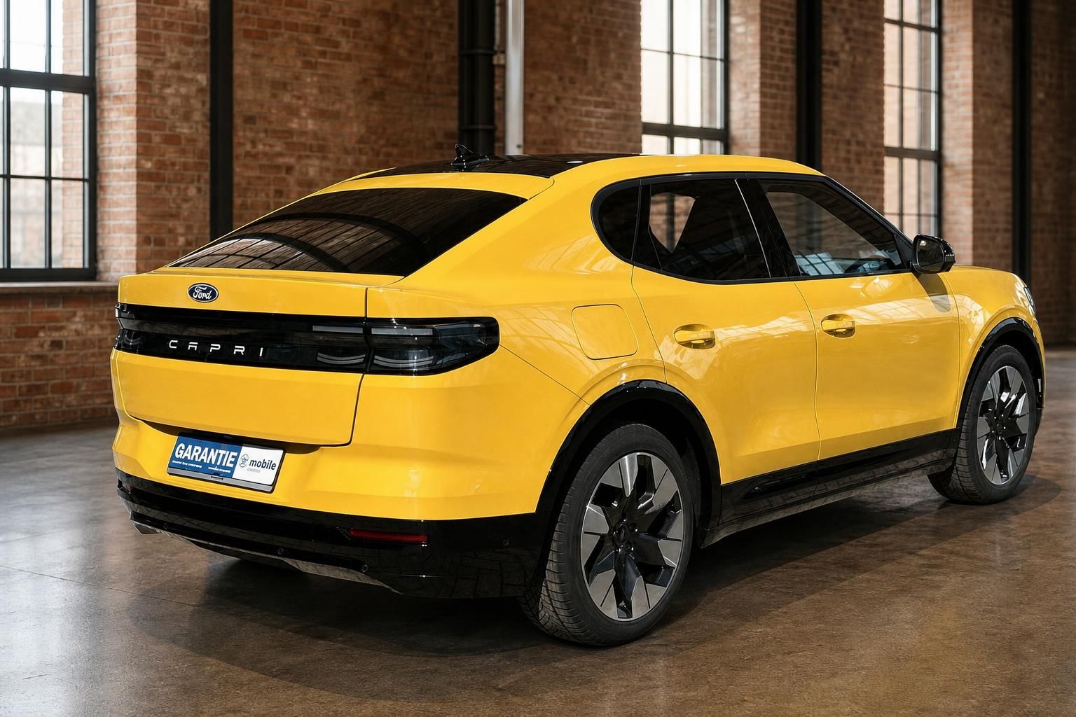 Ford Capri gelb Heckansicht schraeg mit Panoramadach