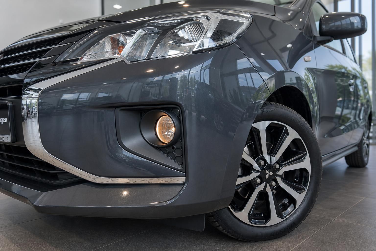 Mitsubishi Space Star Frontpartie mit Nebelscheinwerfer und Felge