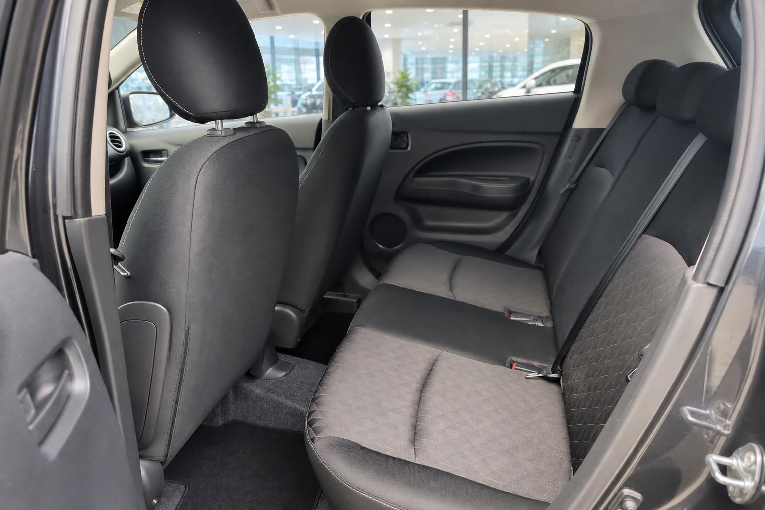 Mitsubishi Space Star Rücksitze und Fondraum im Detail