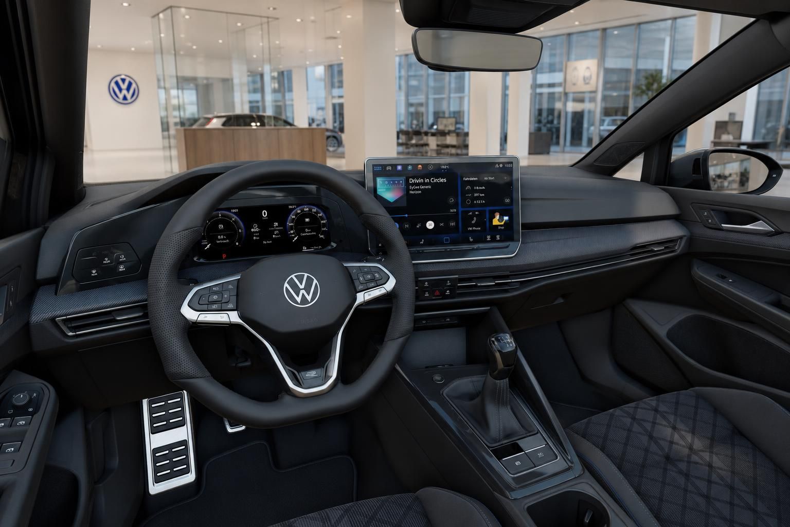 VW Golf Cockpit mit Lenkrad, Digitaltacho und Infotainment-Display im Autohaus