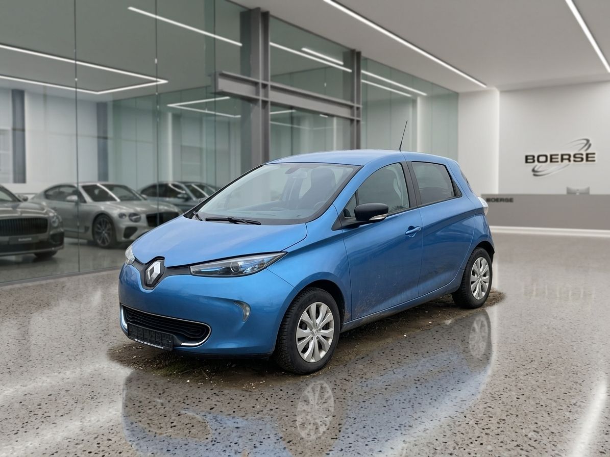 Renault ZOE Elektroauto blau im Autohaus Showroom