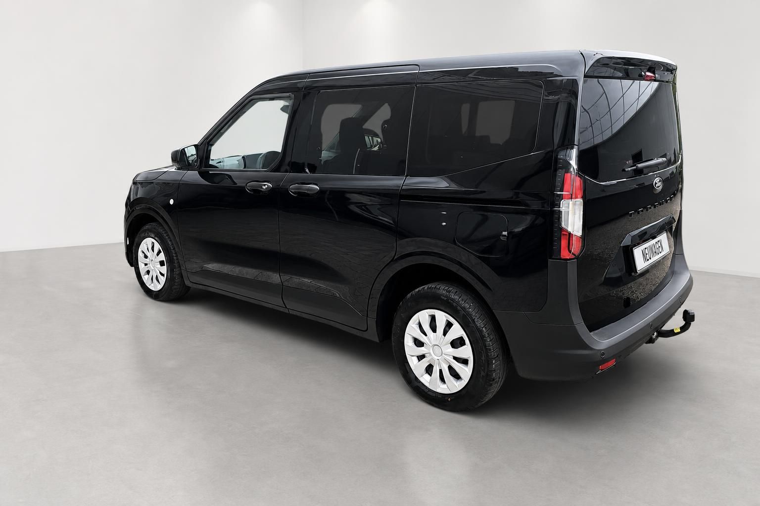 Ford Tourneo Connect schwarz Heckansicht seitlich Neuwagen