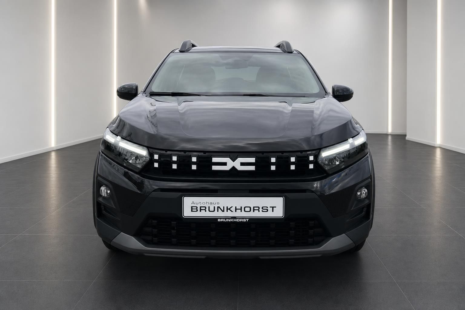 Dacia Sandero Stepway schwarz Frontansicht im Autohaus Brunkhorst