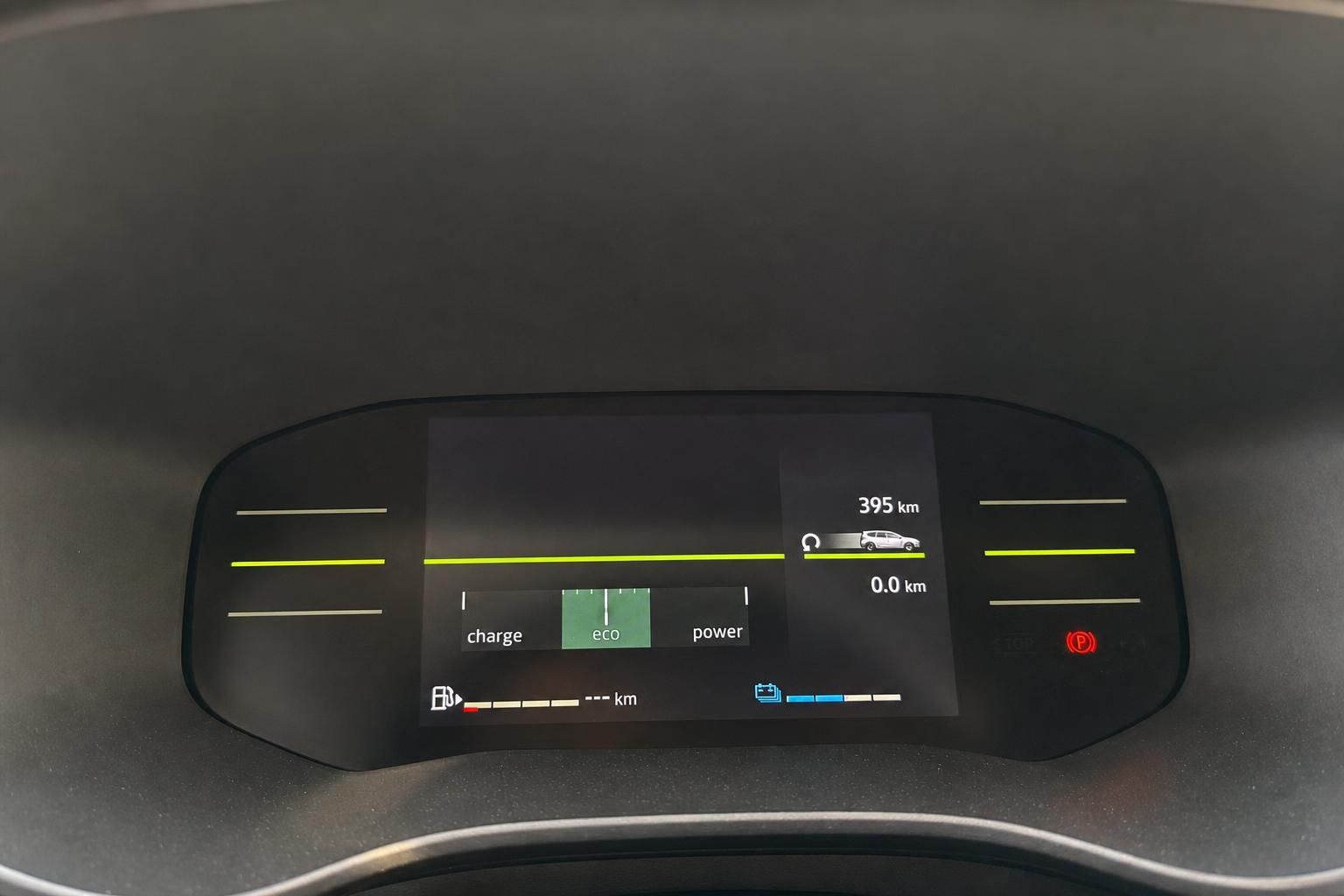 Dacia Elektroauto Instrumententafel mit Reichweitenanzeige 395 km und Eco-Modus