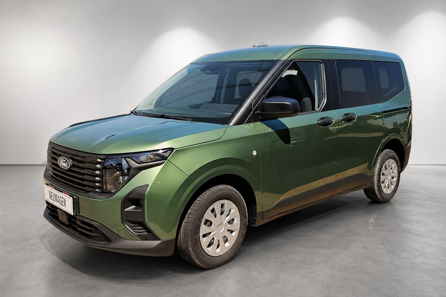 Ford Tourneo Courier gruen Seitenansicht schraeg vorne Neuwagen