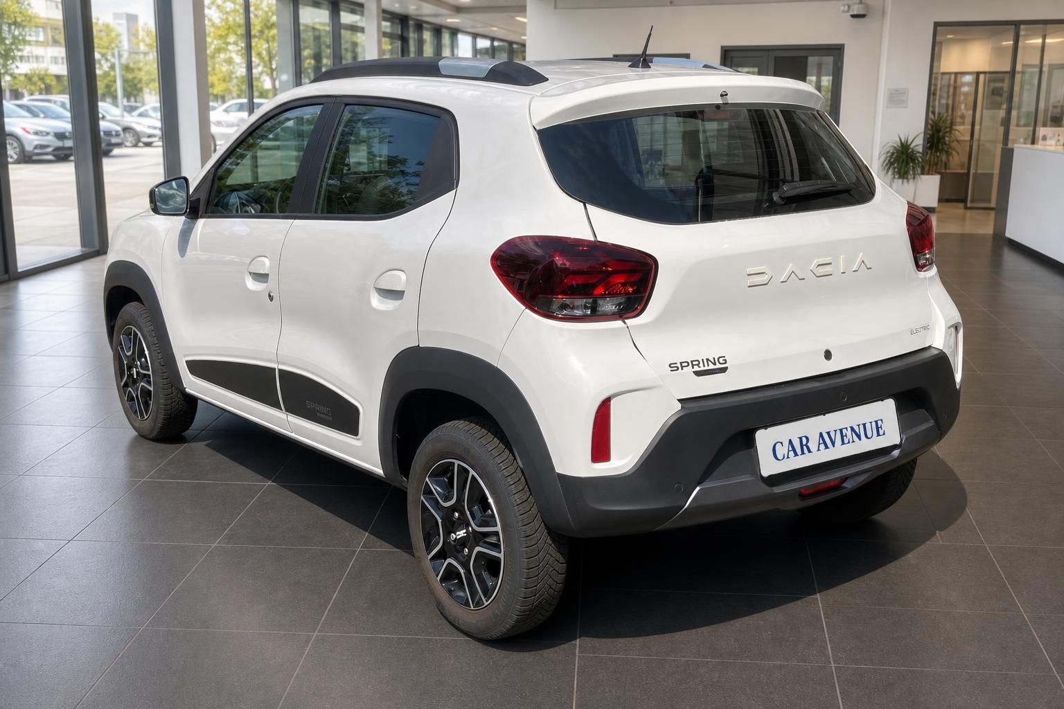 Dacia Spring Electric weiß, Heck- und Seitenansicht