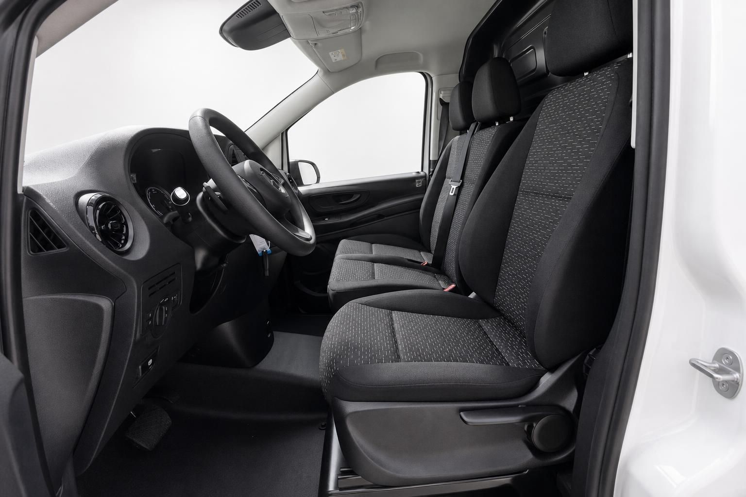 Mercedes-Benz Vito Innenraum Fahrersitz und Cockpit Detailansicht