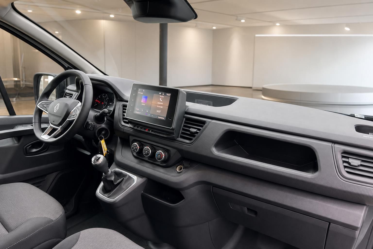 Renault Trafic Innenraum Dashboard - Touchscreen-Infotainment und Klimaanlage Bedienelemente