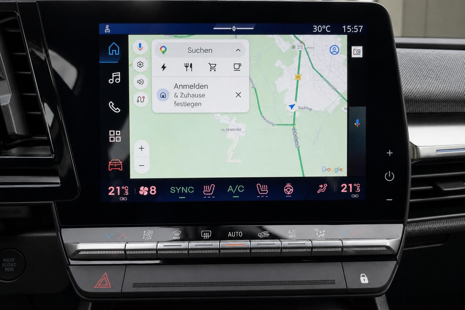 Infotainment-Display mit Google Maps Navigation im Renault
