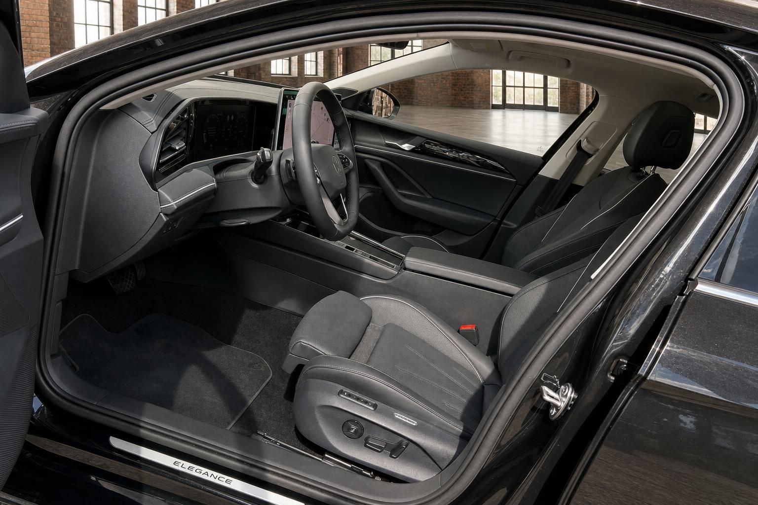 VW Passat Innenraum Fahrersitz und Cockpit Elegance Ausstattung