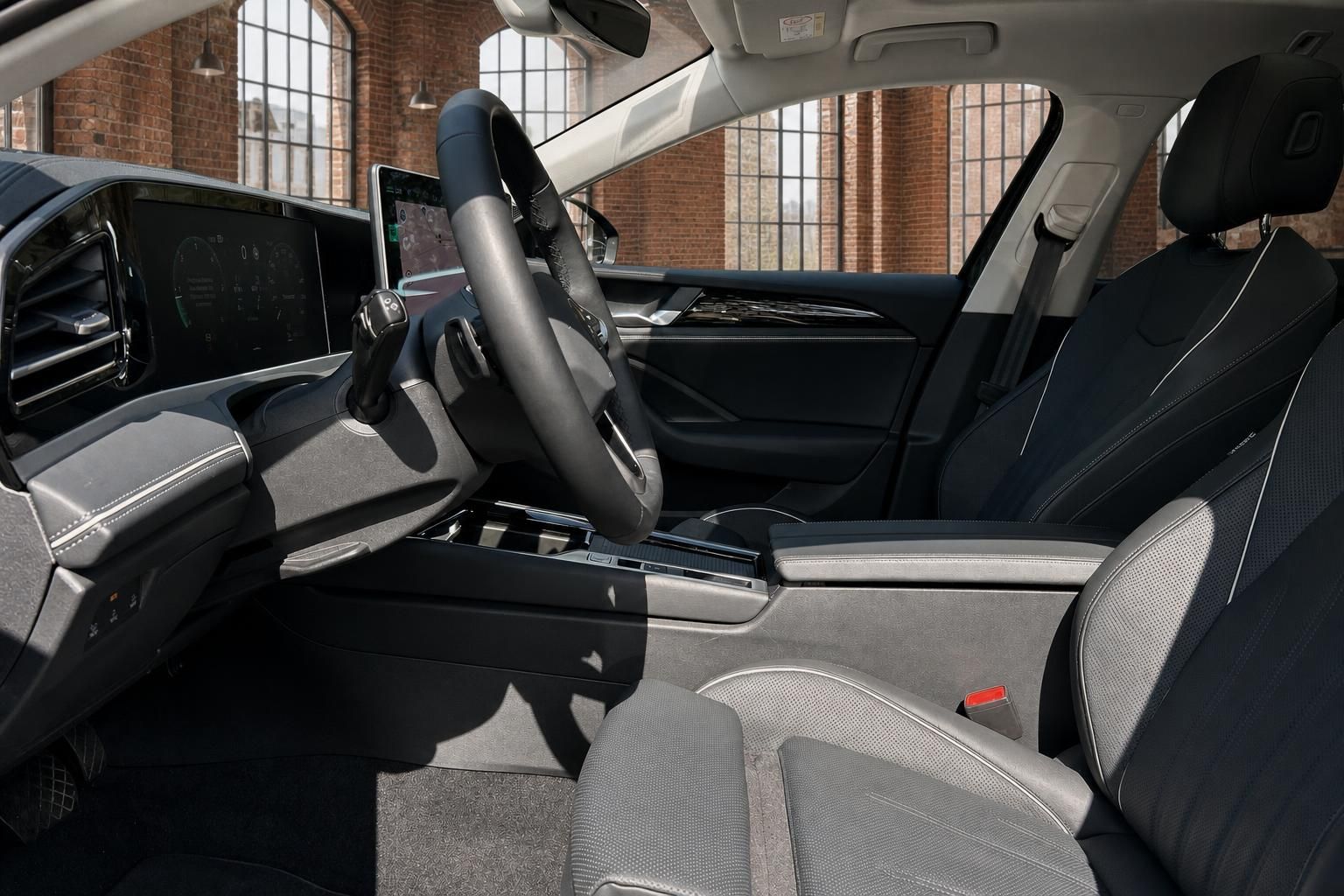 VW Innenraum Vordersitze mit Lederausstattung und Cockpit