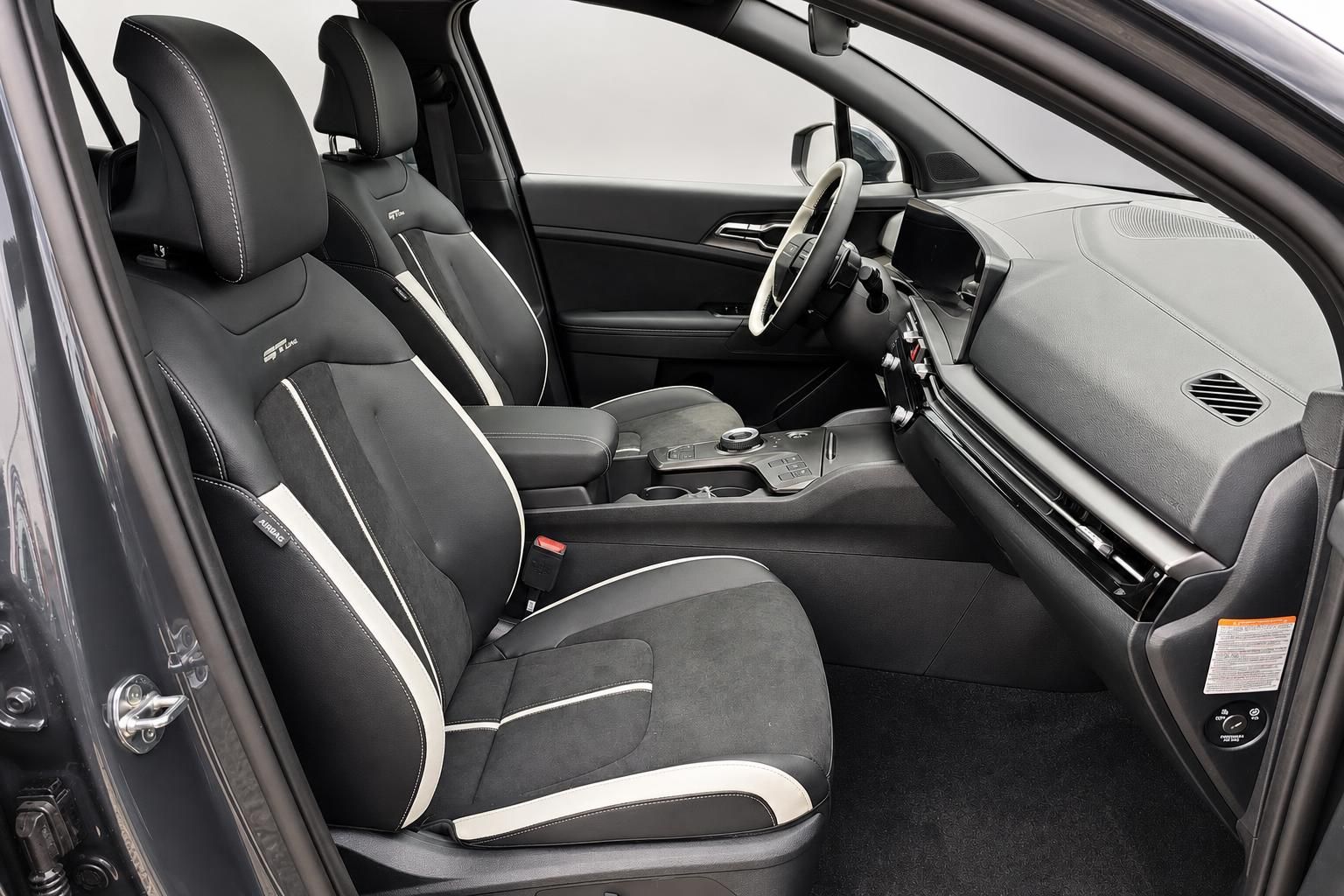 Kia Sportage GT Line Innenraum mit Ledersitzen und Cockpit