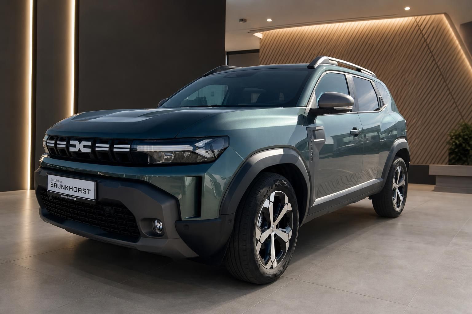 Dacia Duster SUV Seitenansicht in Salbeigrün mit Dachreling und modernen Leichtmetallfelgen