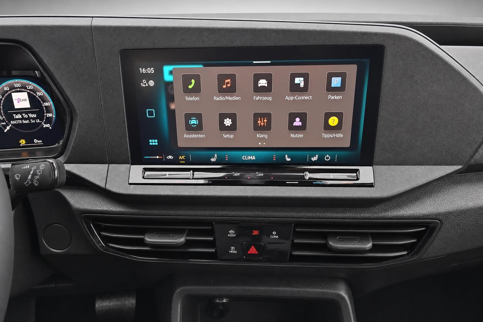 VW Caddy Infotainment Touchscreen mit Menue Nahaufnahme