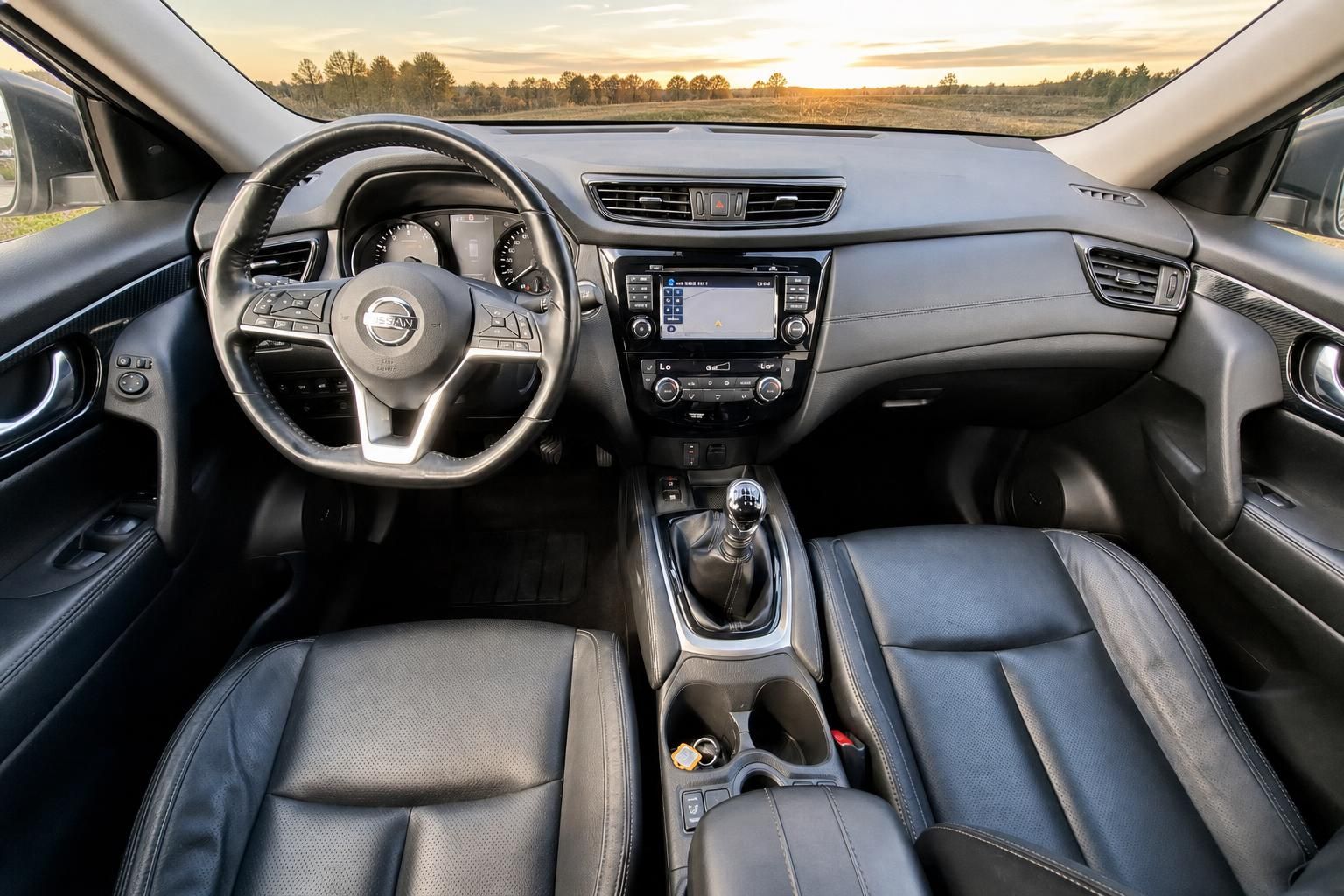 Nissan X-Trail Cockpit Lenkrad und Navigationssystem