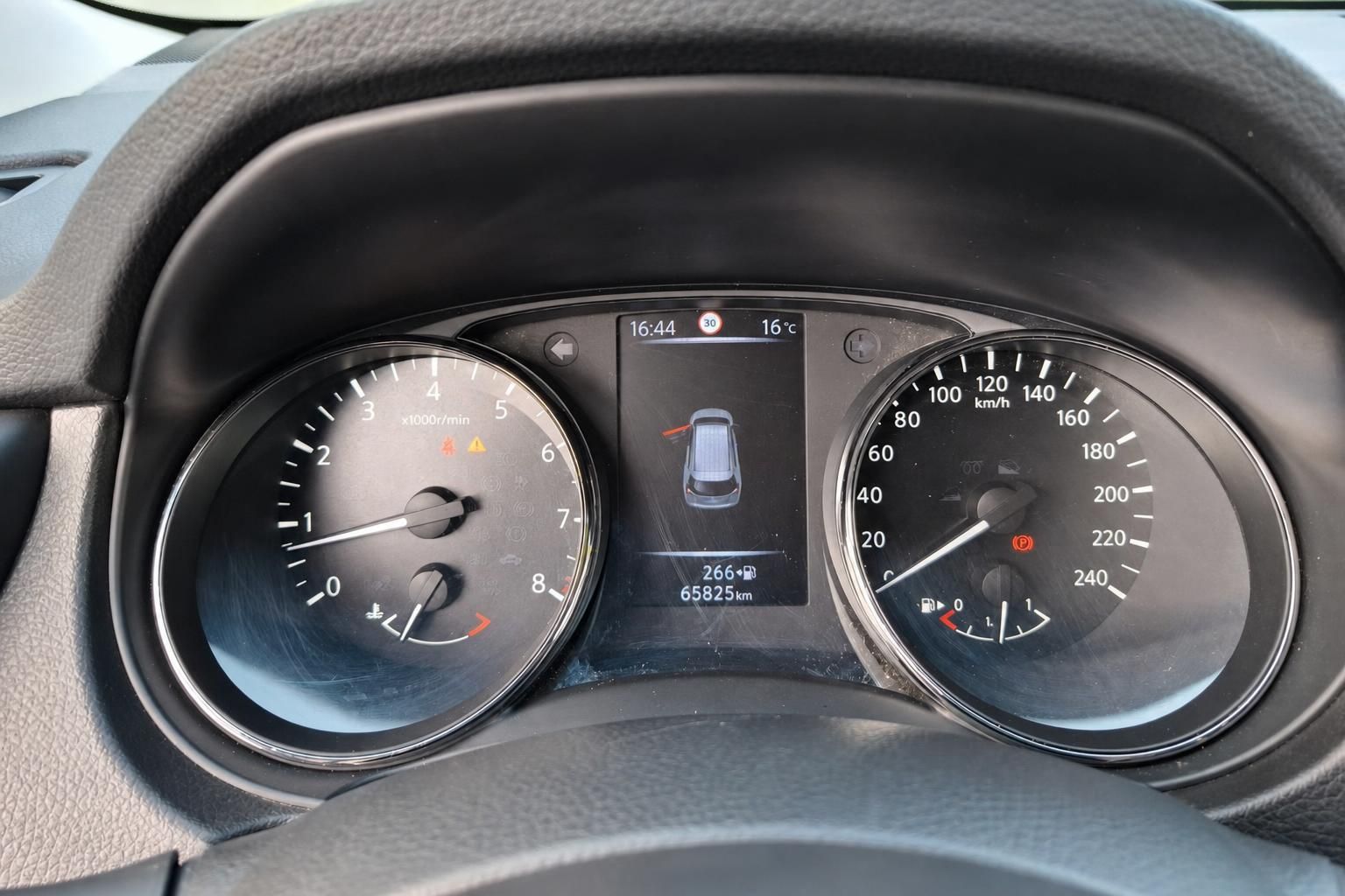 Nissan Kombiinstrument mit Tacho, Drehzahlmesser und Kilometerstand