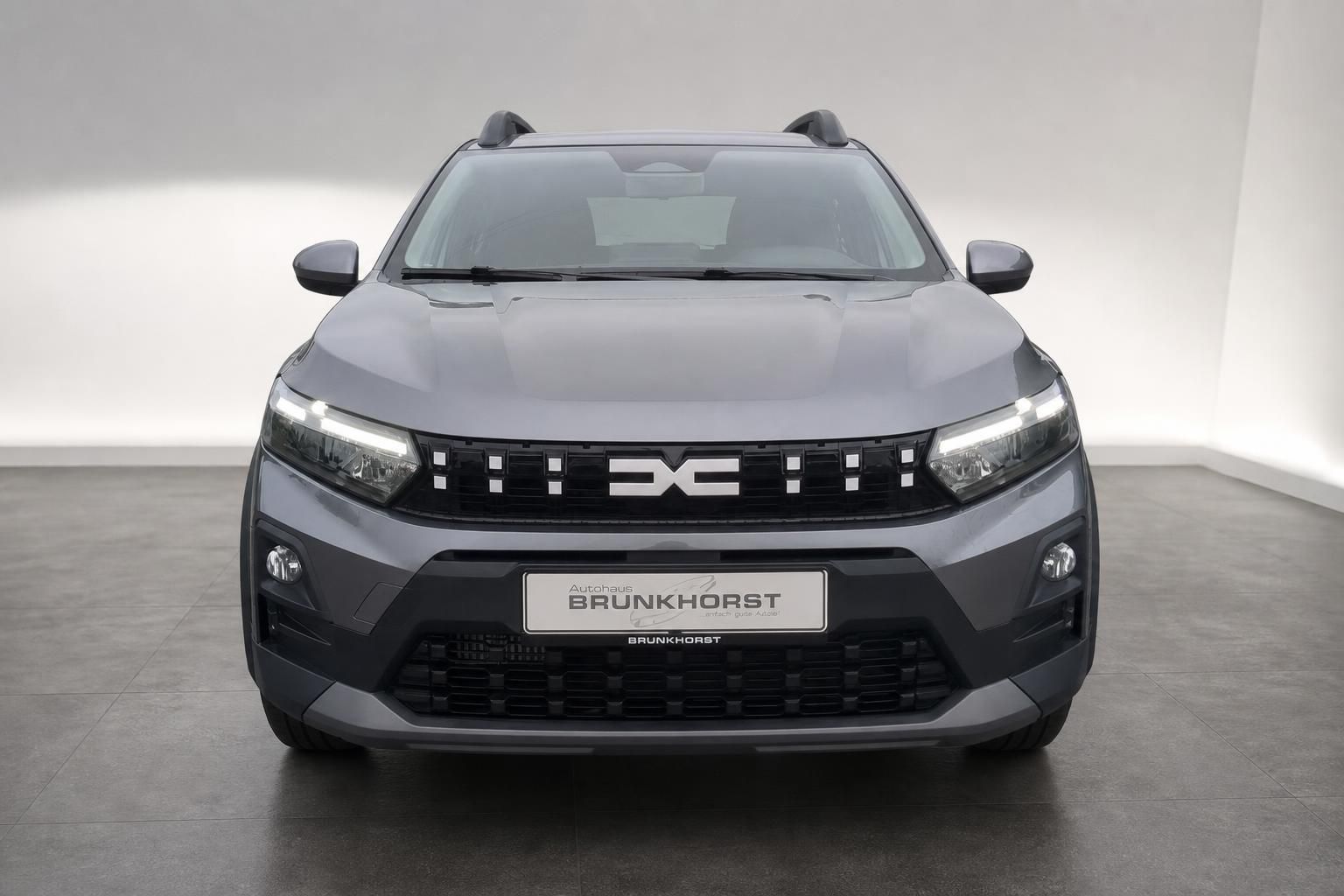 Dacia Sandero Stepway grau Frontansicht im Autohaus Brunkhorst