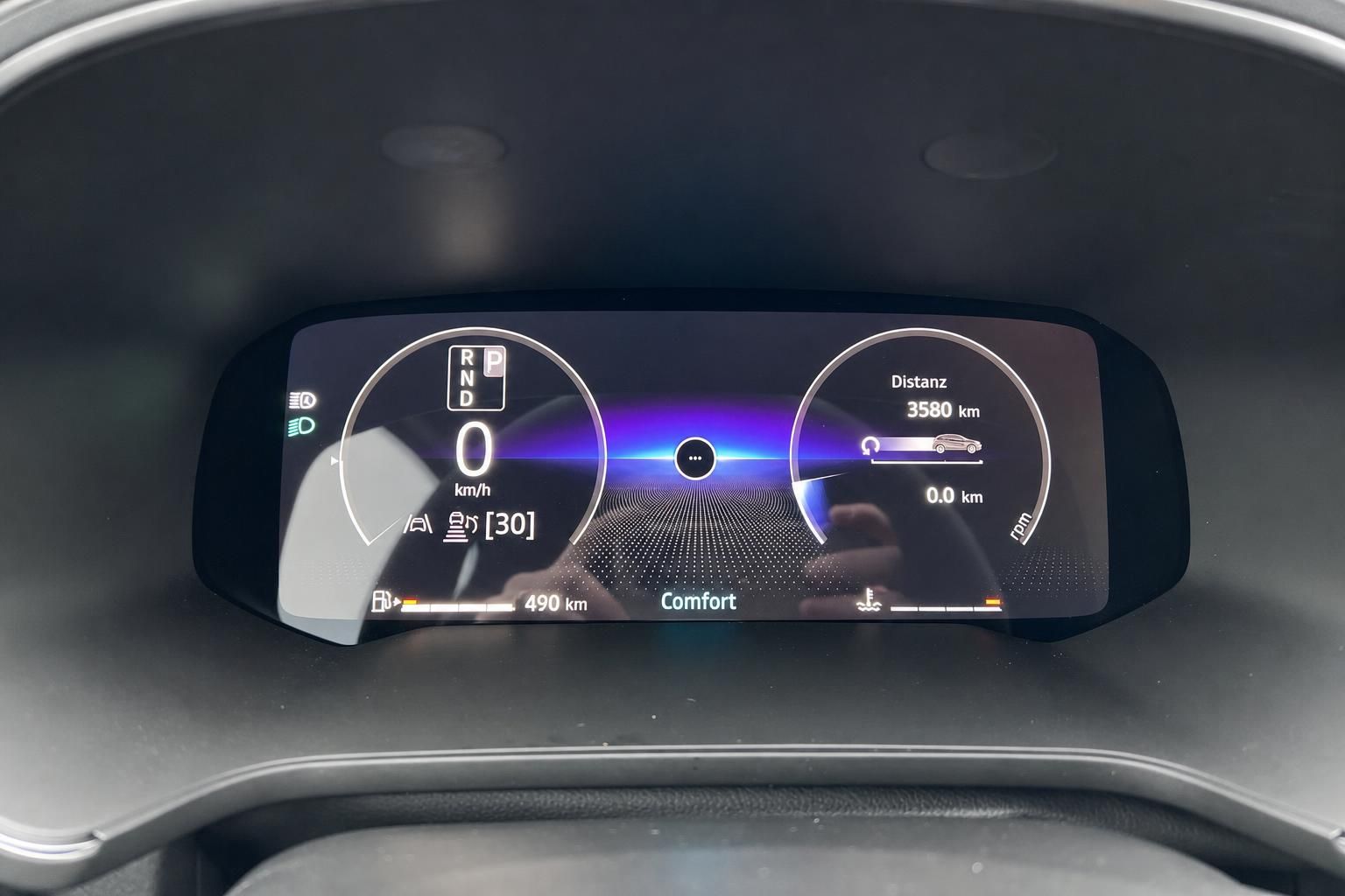 Renault digitales Kombiinstrument mit Geschwindigkeits- und Reichweitenanzeige