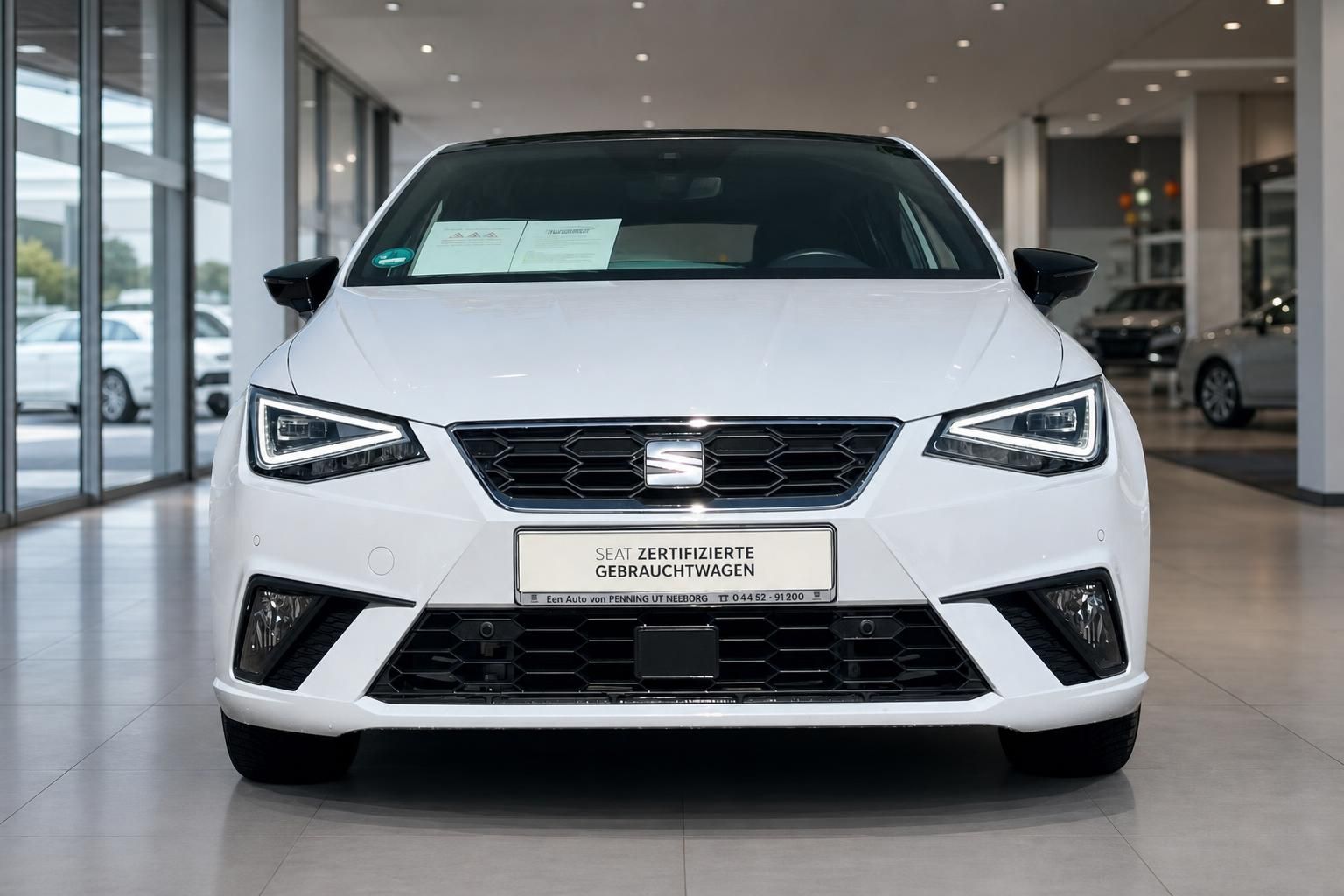 SEAT Ibiza FR weiß Frontansicht mit Kühlergrill und LED-Scheinwerfern