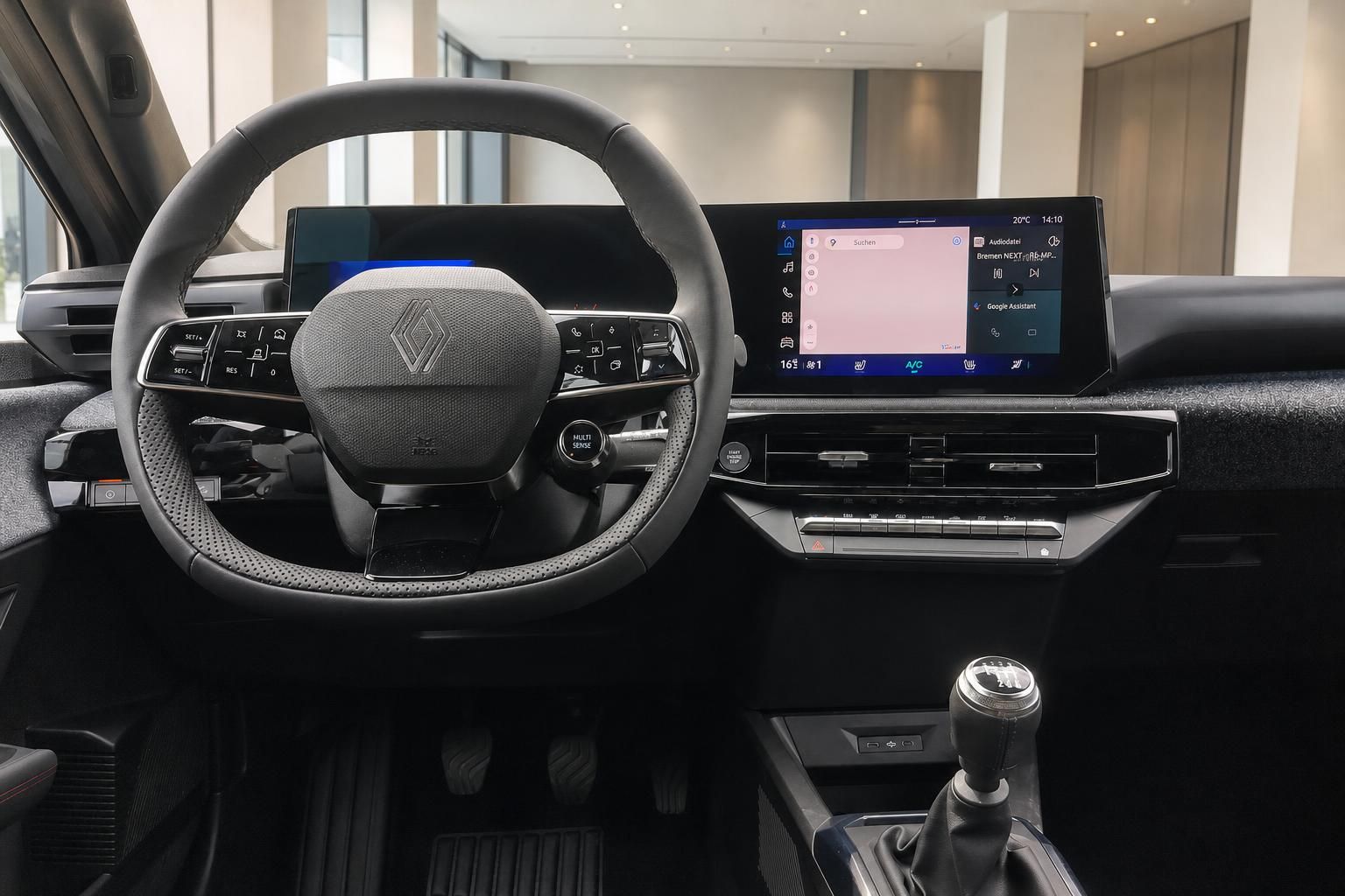 Renault Clio Cockpit mit Lenkrad, Touchscreen und Schaltknauf