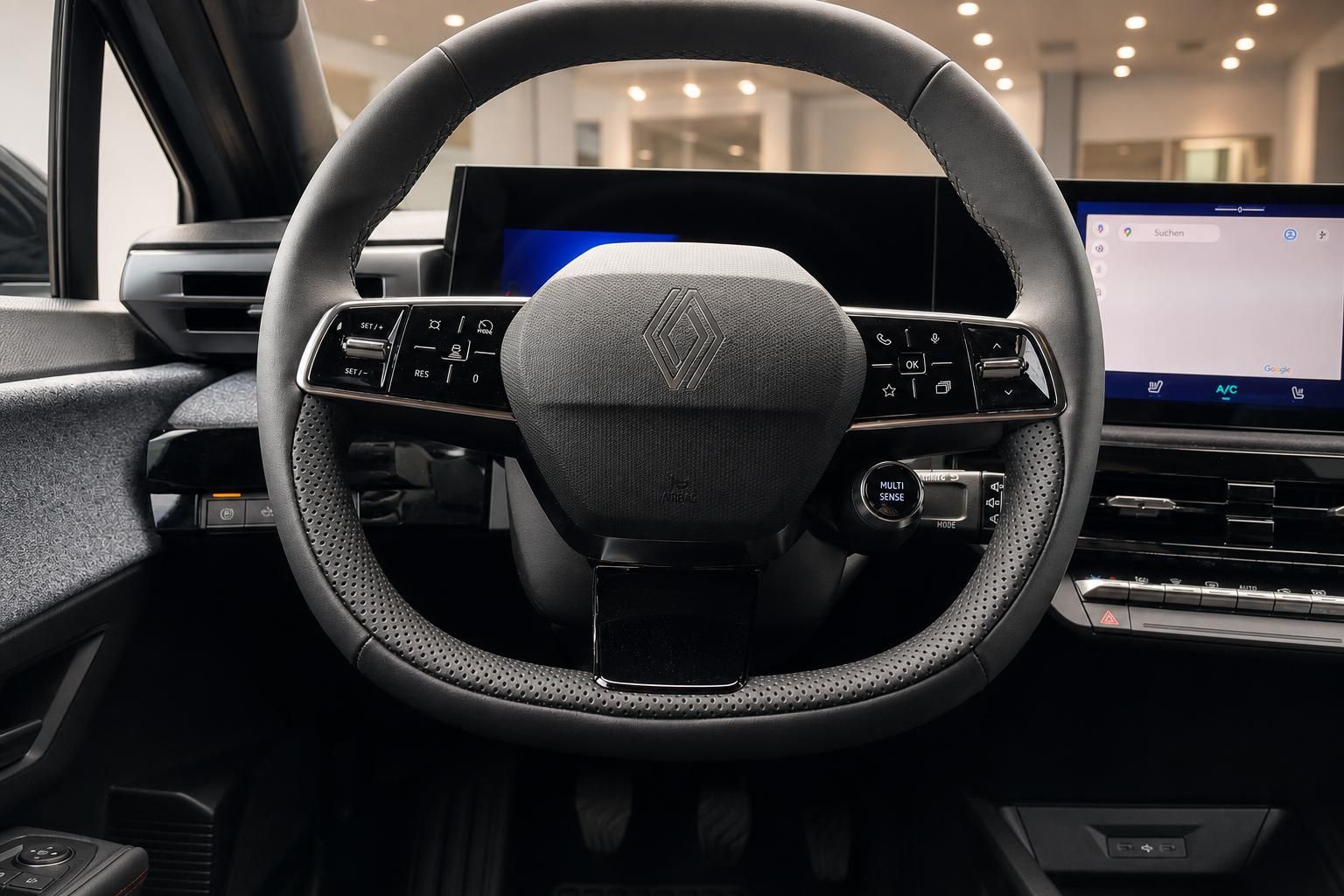 Renault Clio Innenraum, Lenkrad und digitales Cockpit im Detail