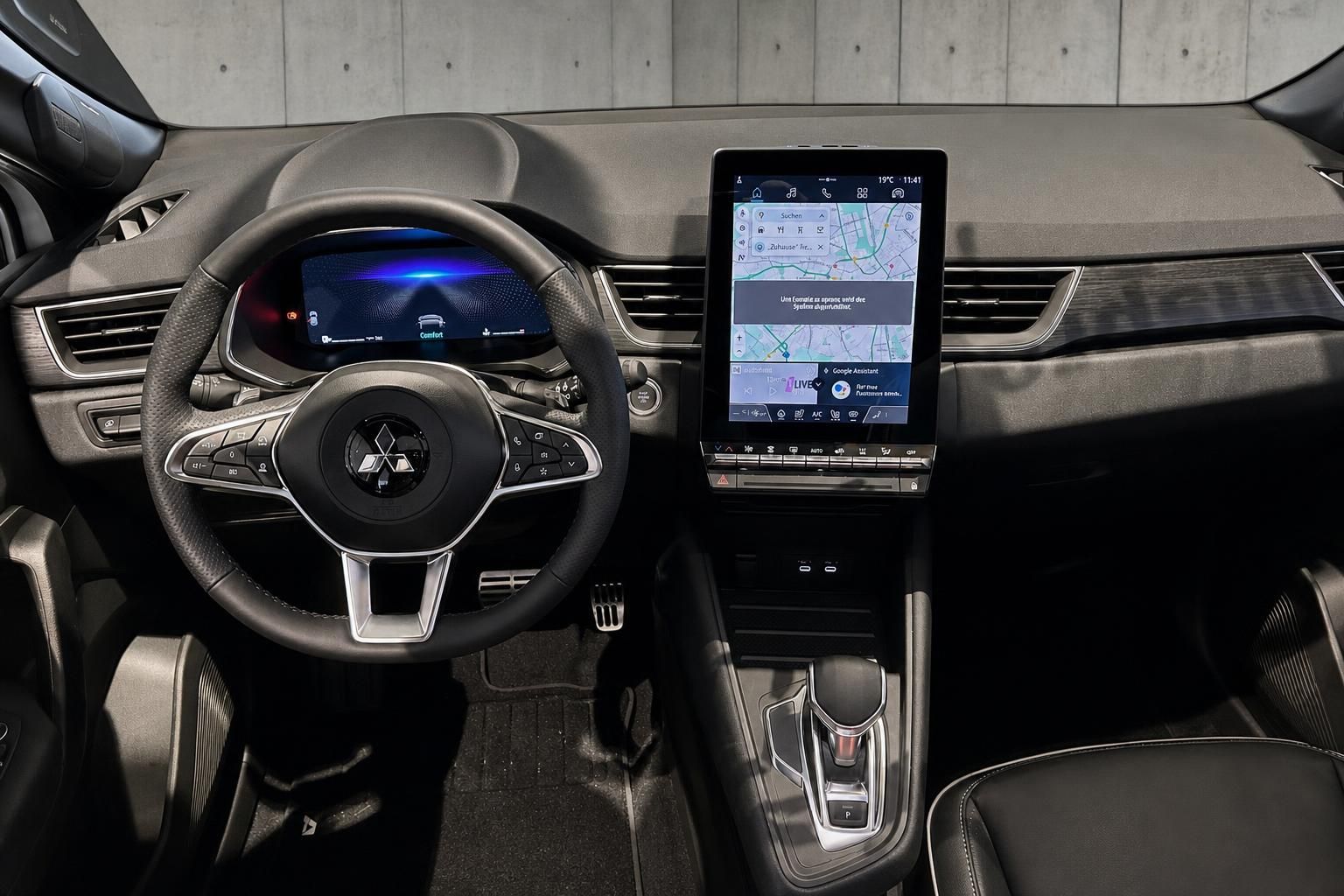 Mitsubishi Cockpit mit Lenkrad und digitalem Infotainment-Display