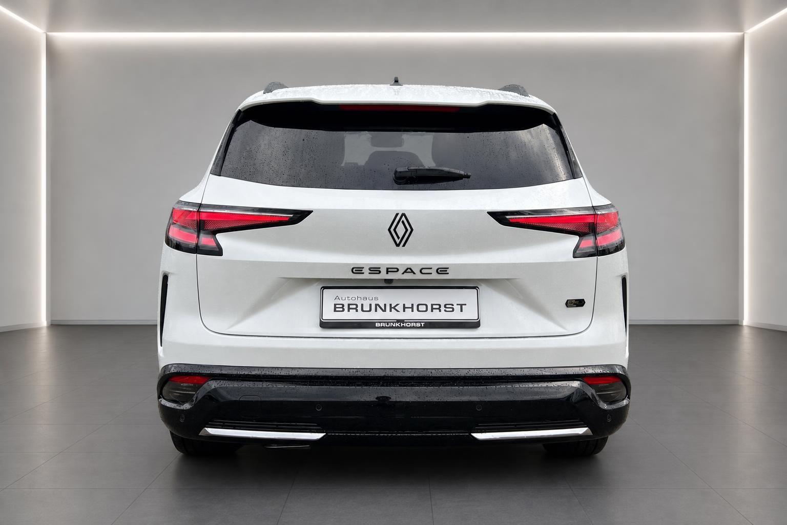 Renault Espace weiß Heckansicht mit LED-Rückleuchten und Logo