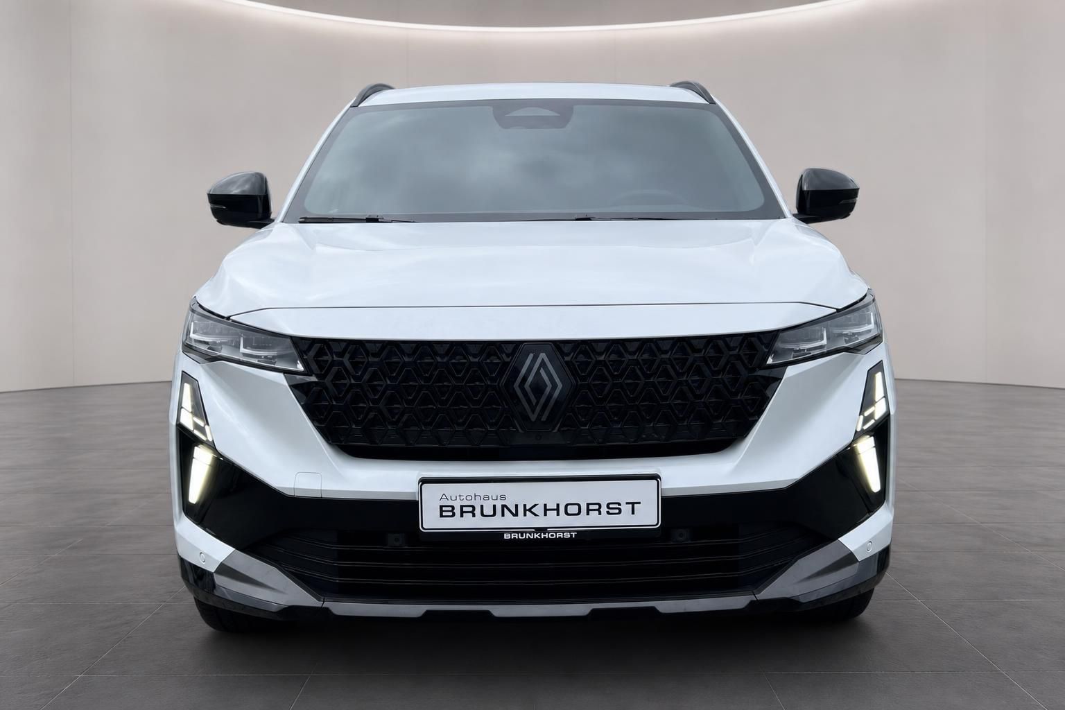 Renault Espace weiß Frontansicht mit LED-Scheinwerfern und Kühlergrill