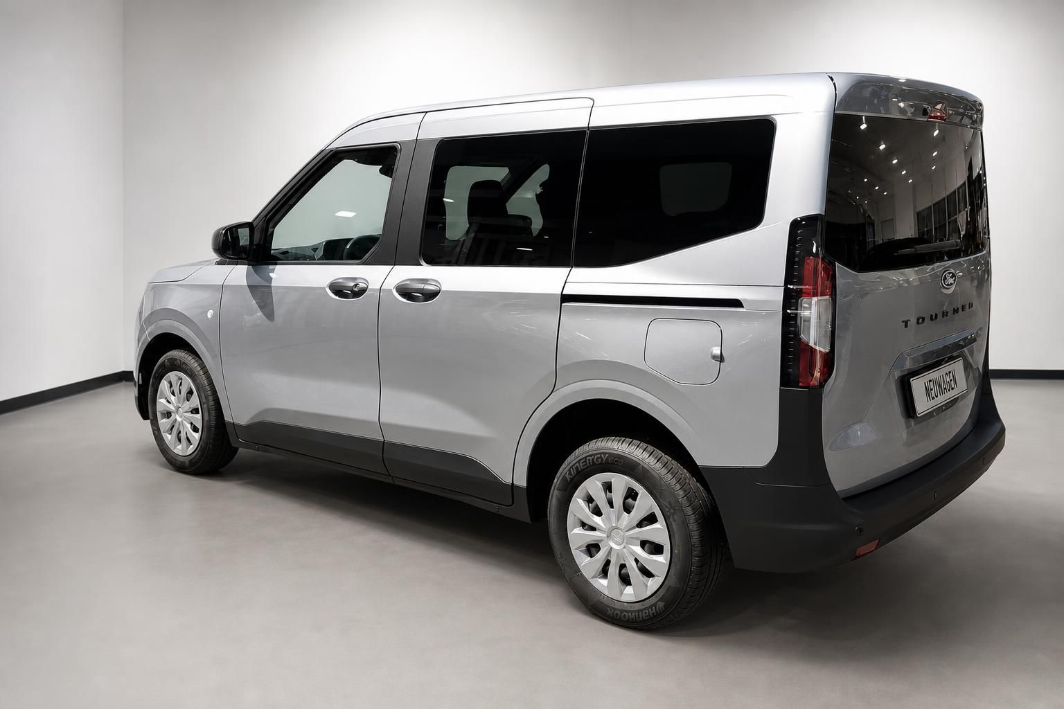 Ford Tourneo Courier Heckansicht seitlich silbern Neuwagen