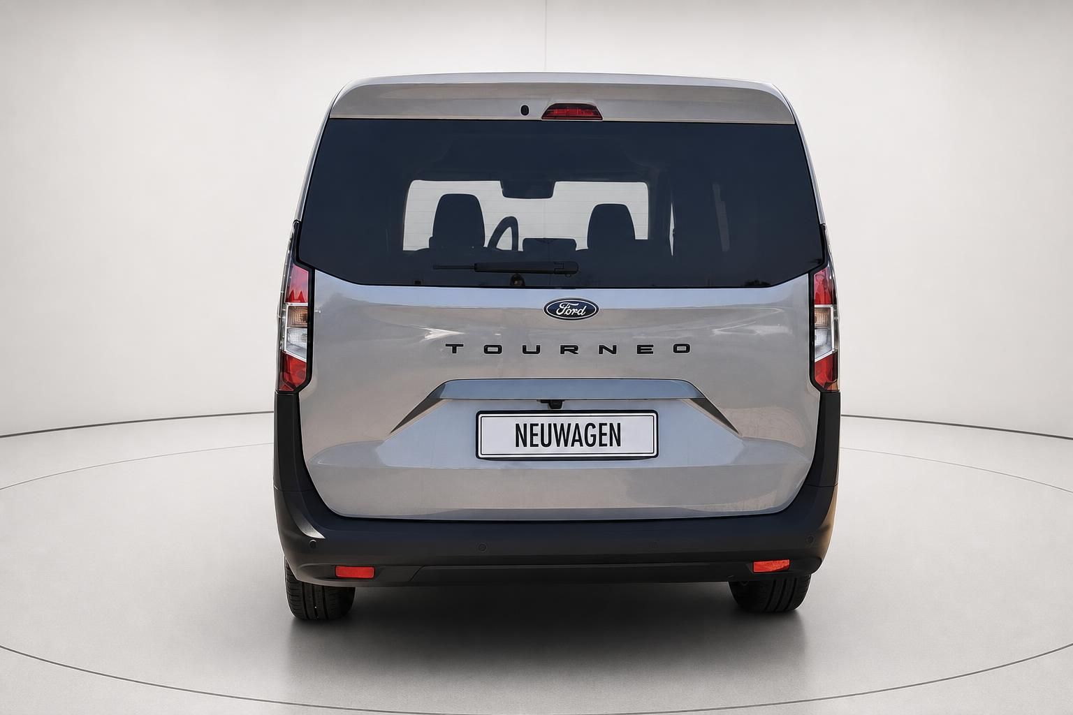 Ford Tourneo Courier Heckansicht silbergrau im Studio