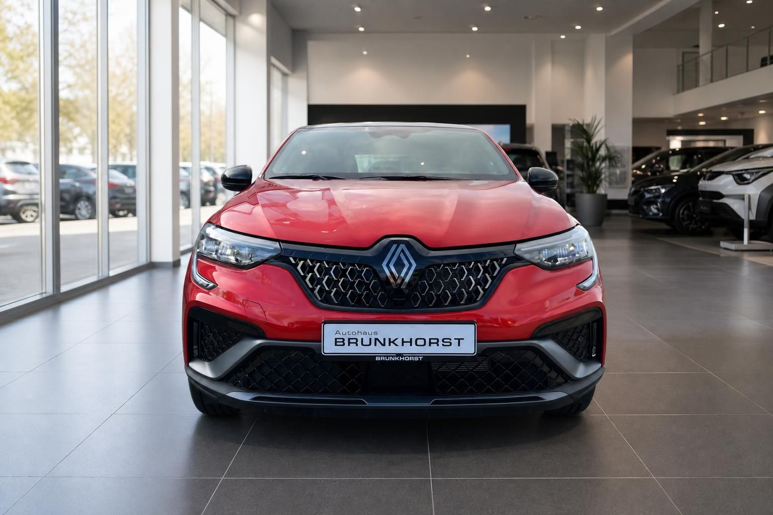 Renault Arkana in Rot - Frontansicht mit markanter Kühlergrill und LED-Scheinwerfern