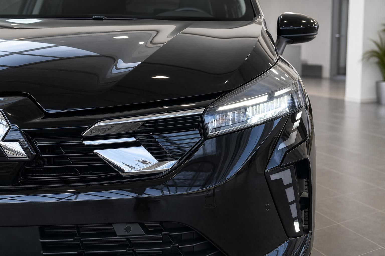 Mitsubishi Frontpartie schwarz mit LED-Scheinwerfer Detailansicht