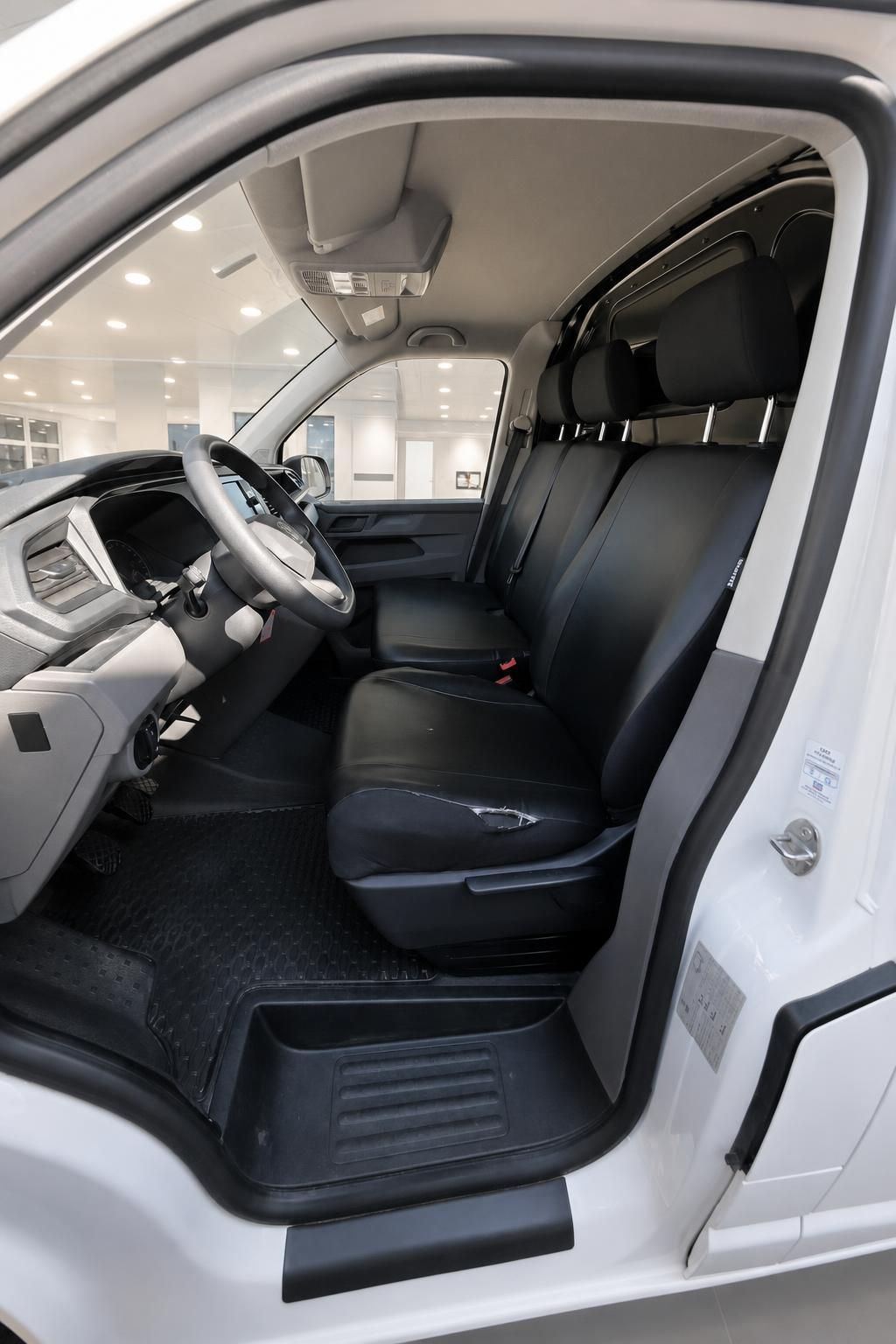 VW Transporter Fahrersitz und Cockpit Innenraumansicht