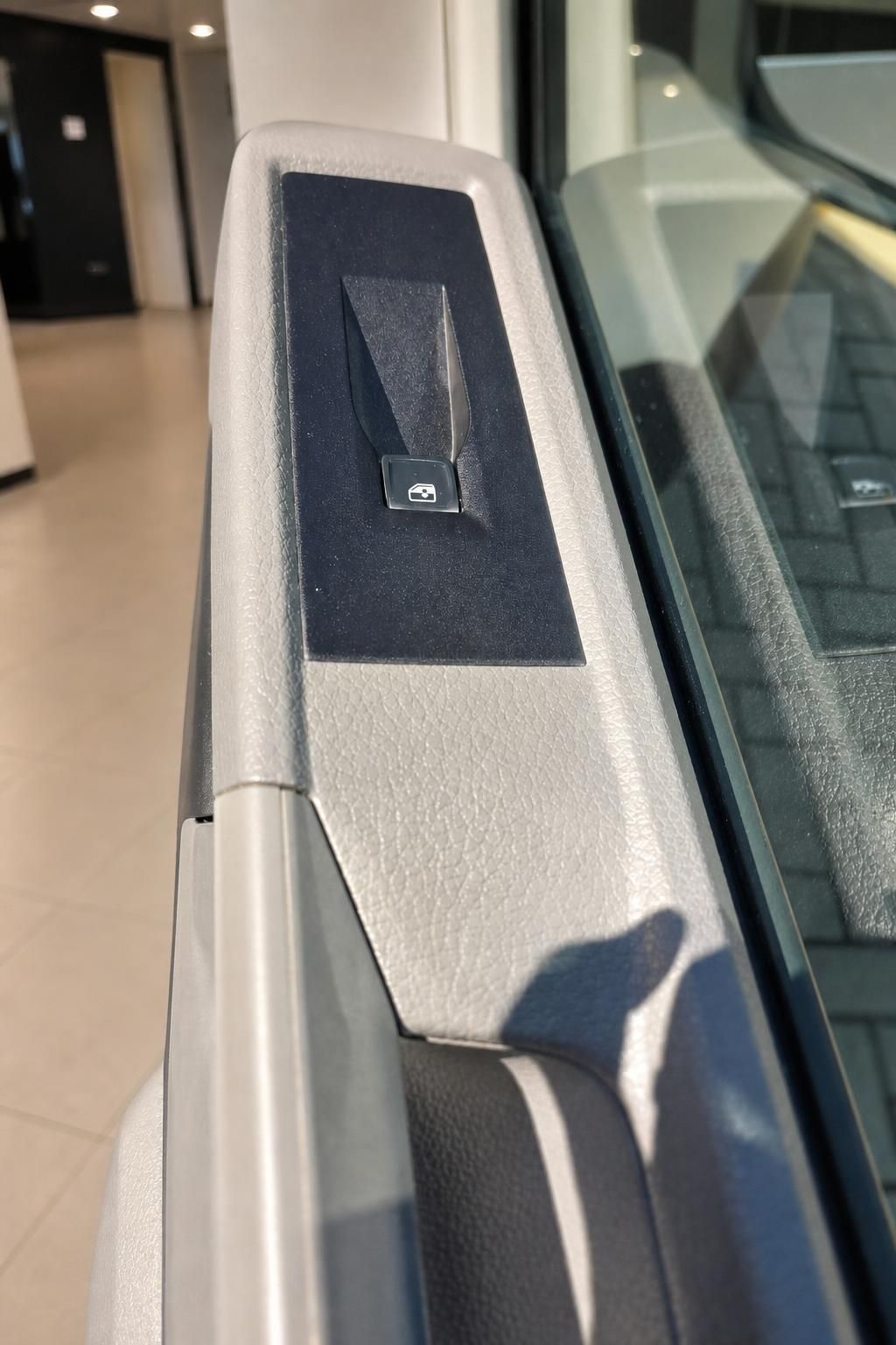 VW Transporter Fensterheber Schalter Detailansicht Türverkleidung