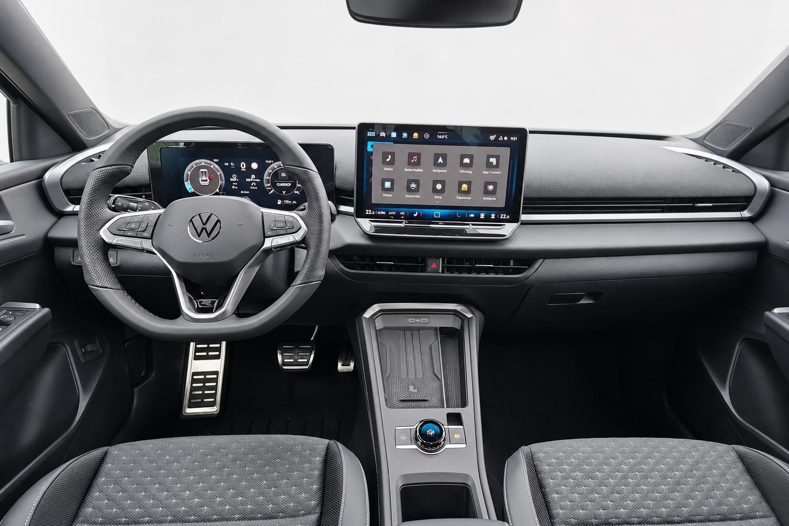 VW Cockpit mit Lenkrad Digitaltacho und Infotainment Display